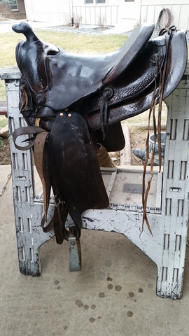 Unmarked Western Saddle